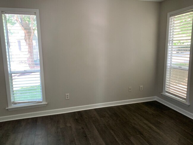 Building Photo - 4631