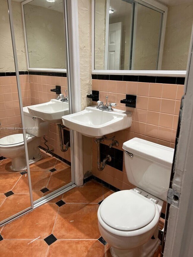 Building Photo - 2 bedroom in North Miami FL 33161