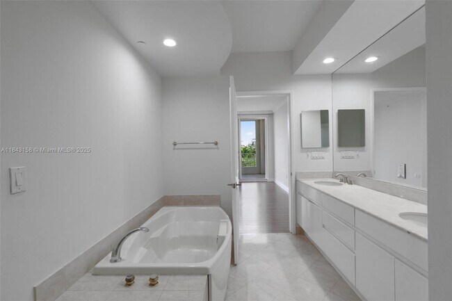 Building Photo - 703 Crandon Blvd