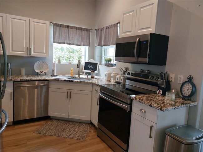Building Photo - 6183 Bear Creek Ct