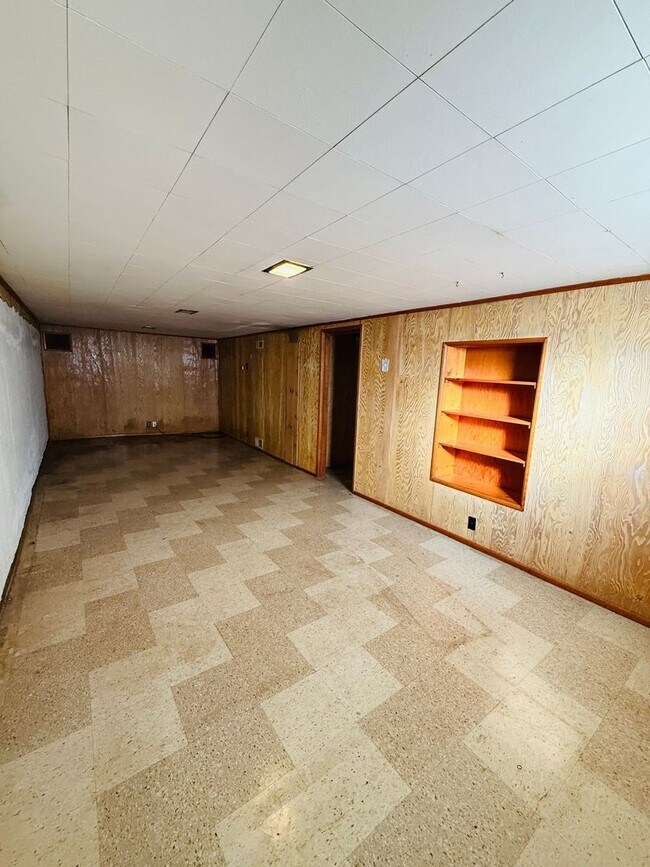 Building Photo - Spacious 3 bedroom home for Rent in Bellefontaine Neighbors