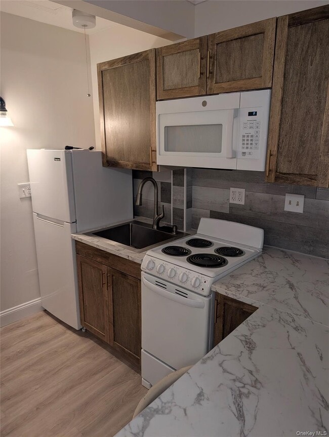 Building Photo - 1751 US-6