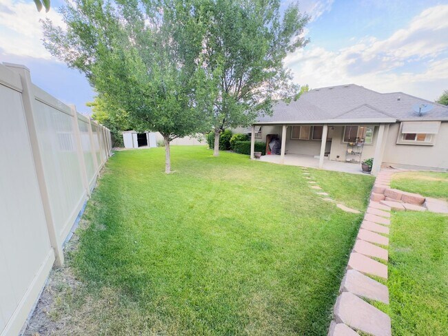 Building Photo - 207 S 50 W
