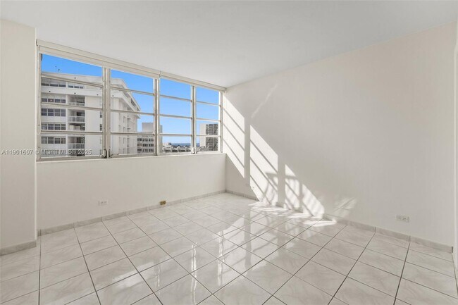Building Photo - 1408 Brickell Bay Dr