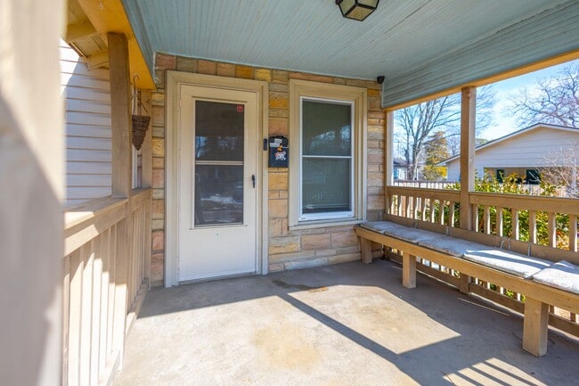 Building Photo - 2 Bedroom Stifft Station Cottage