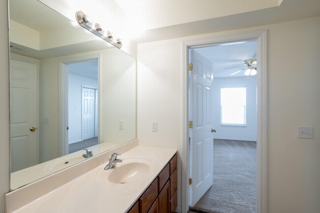 Building Photo - 1704 Juniper Dr