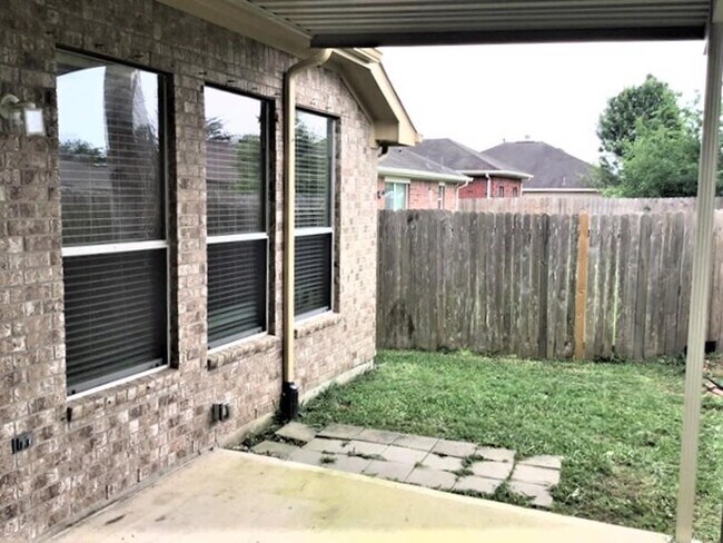Building Photo - 739 Chase View Dr
