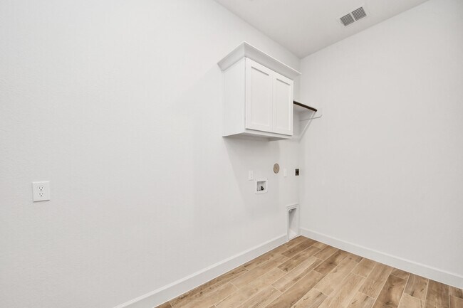 Building Photo - 2719 Country Ln