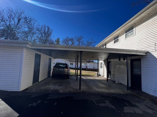 Building Photo - 3822 Redding Rd