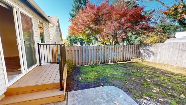 Building Photo - Single Level Family Friendly Home in Sandy. Fenced Backyard Pets Welcome