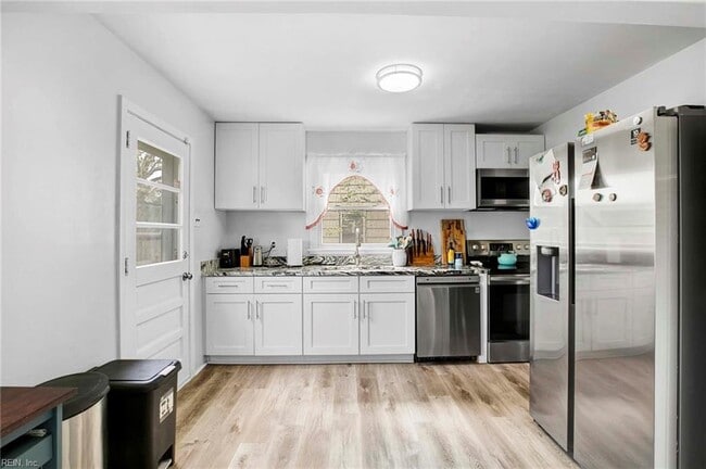 Building Photo - 205 Gumwood Dr