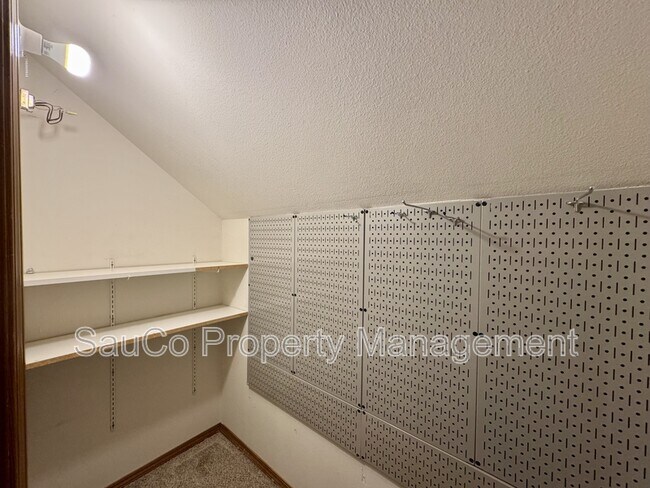 Building Photo - 741 SE Camellia Ct