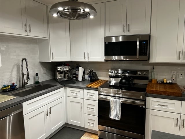 Kitchen - 4545 Collwood Blvd