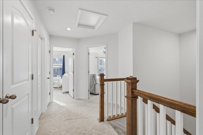 Building Photo - Beautifully UPDATE Townhome FOR LEASE