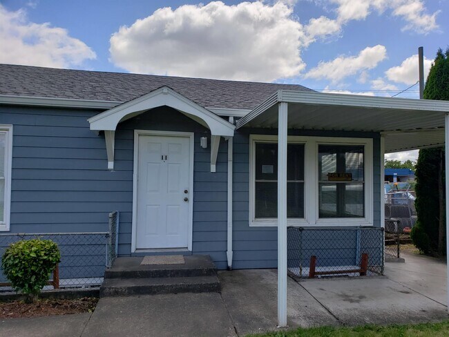 Building Photo - 8125 NE Mallory Ave