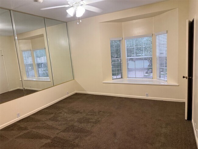 Building Photo - 7933 Woodway Dr