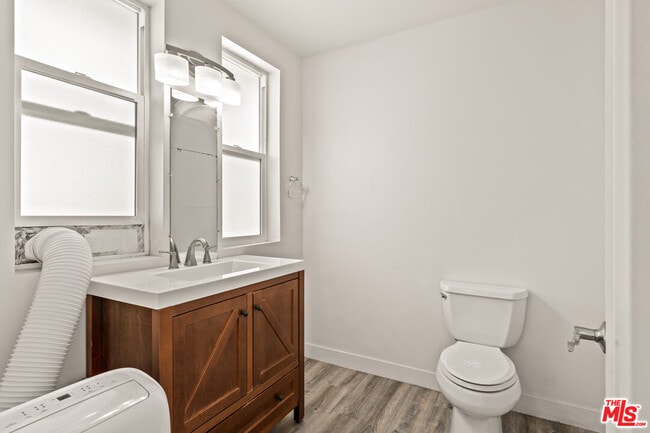 Building Photo - 1147 W 37th St