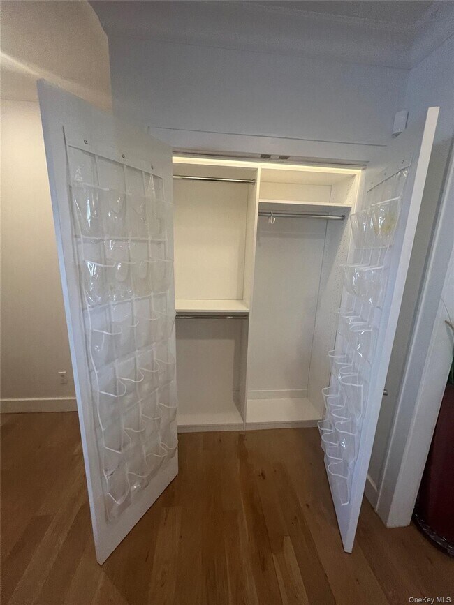 Building Photo - 69 S Bay Ave