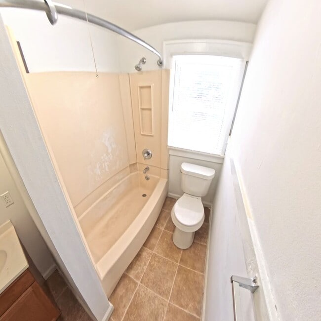 Building Photo - 3 Bedroom in Swillburg Area