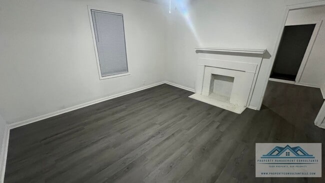 Building Photo - 233 N Royal Ave