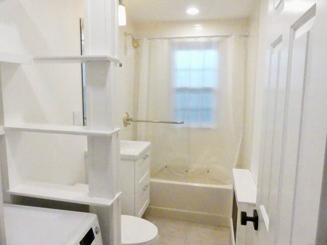 Building Photo - 10 Clarmore Dr