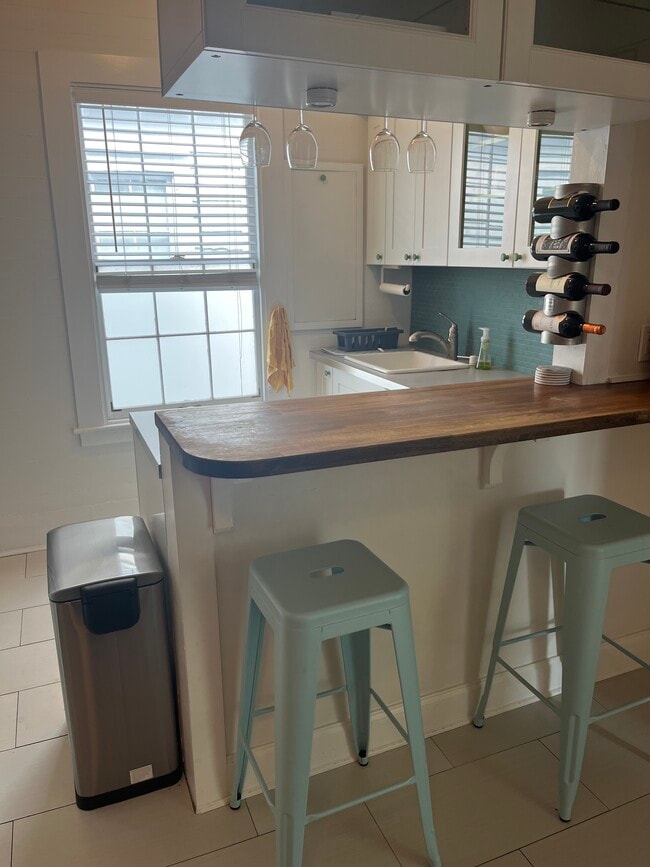 Building Photo - 828 White St