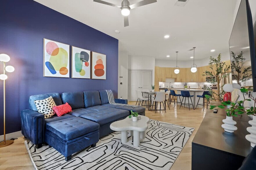 Building Photo - 13701 Montfort Dr