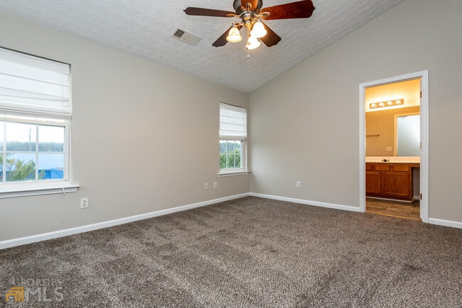 Building Photo - 246 Village Square Dr