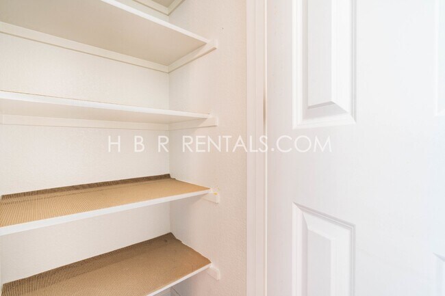 Building Photo - 312 E Liverno Ave