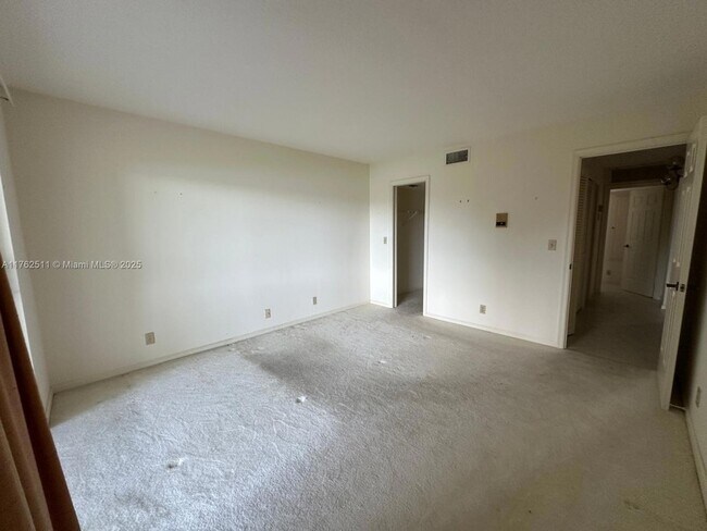 Building Photo - 12524 Shoreline Dr