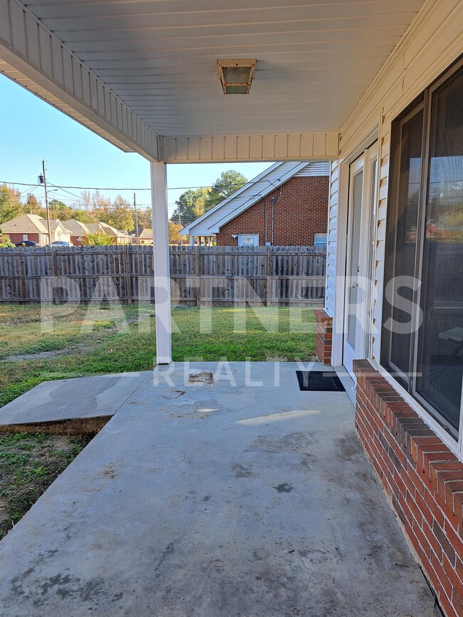 Building Photo - 844 Brookland Curv