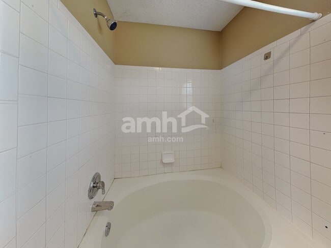 Building Photo - 2012 Fullwood Dr