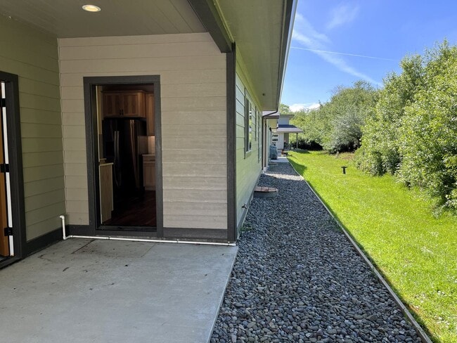 Building Photo - Senior Living Community (55+) - Built In 2021 - High End 2/2 Home With Full Access To Onsite Recr...