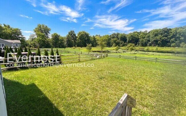 Building Photo - 3 Bed, 3 Bath Home with Garage / Available Now!