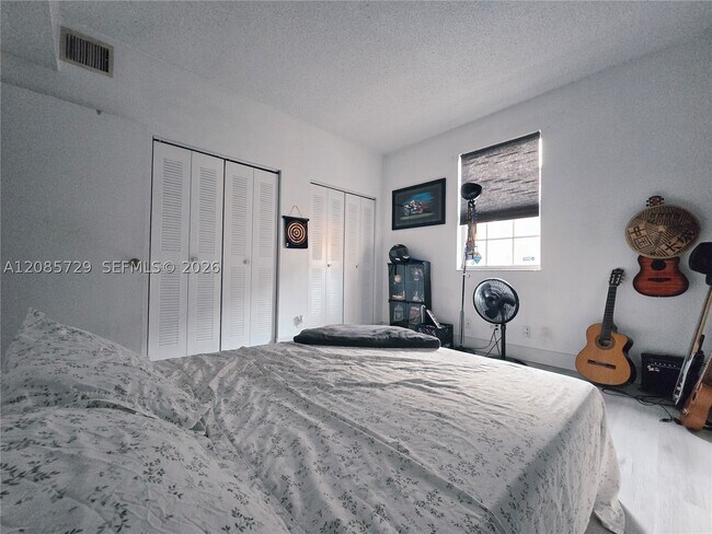 Building Photo - 1303 Presidio Dr