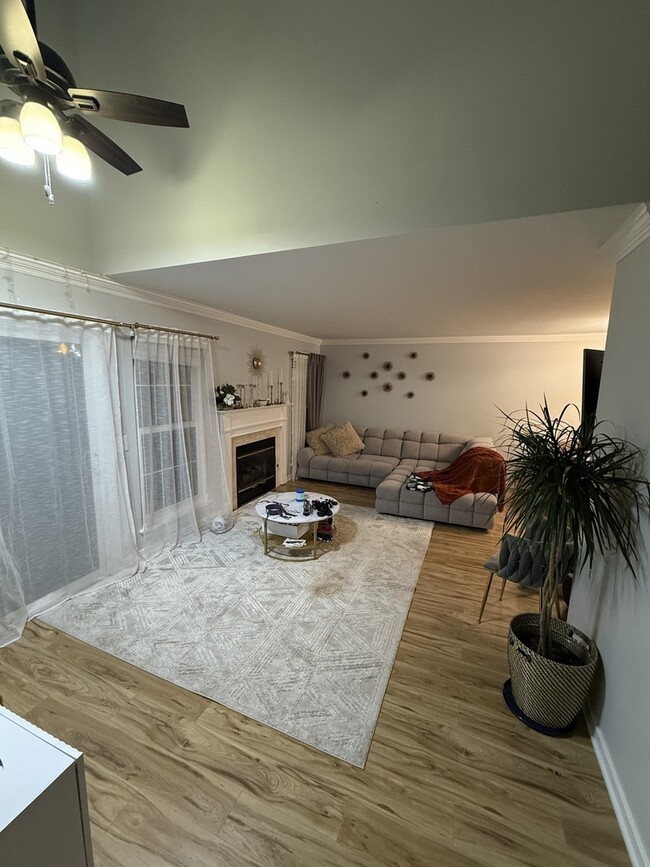 Building Photo - 1063 Stillwater Rd