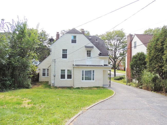 Building Photo - Completely Renovated 5 Bedroom - 1.5 Bath ...