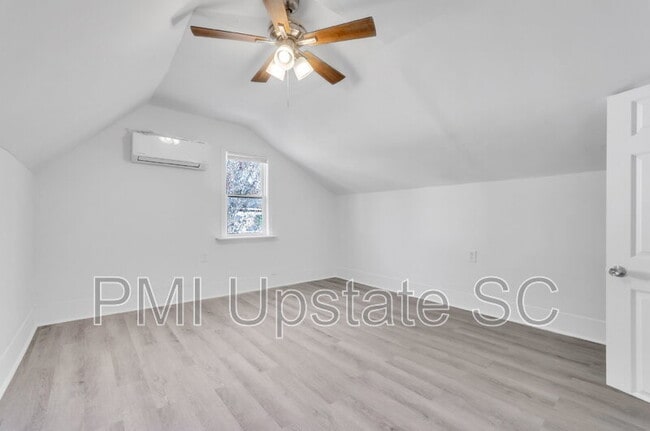 Building Photo - 109 S 7th St