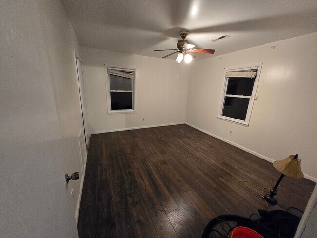 Building Photo - 306-311 11th Ave NW