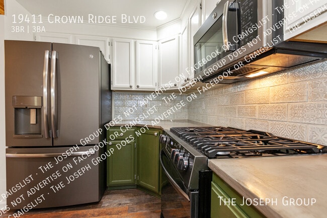 Building Photo - 19411 Crown Ridge Blvd