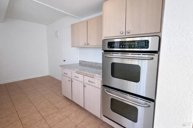 Building Photo - 5122 Potrero Ave