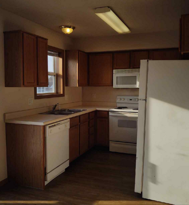 Building Photo - $1,450 | 2 Bedroom, 2.5 Bathroom Town Home...