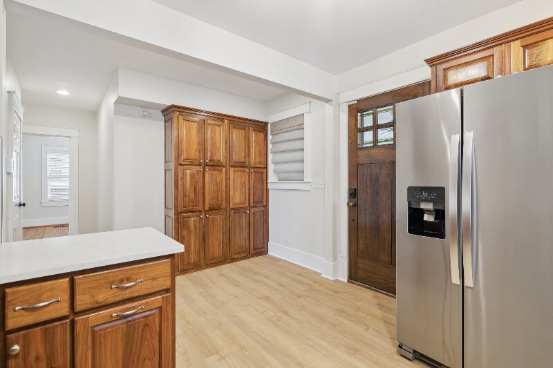 Building Photo - 1106 Lawrence Ave