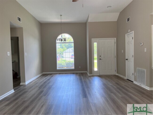 Building Photo - 132 Longleaf Cir