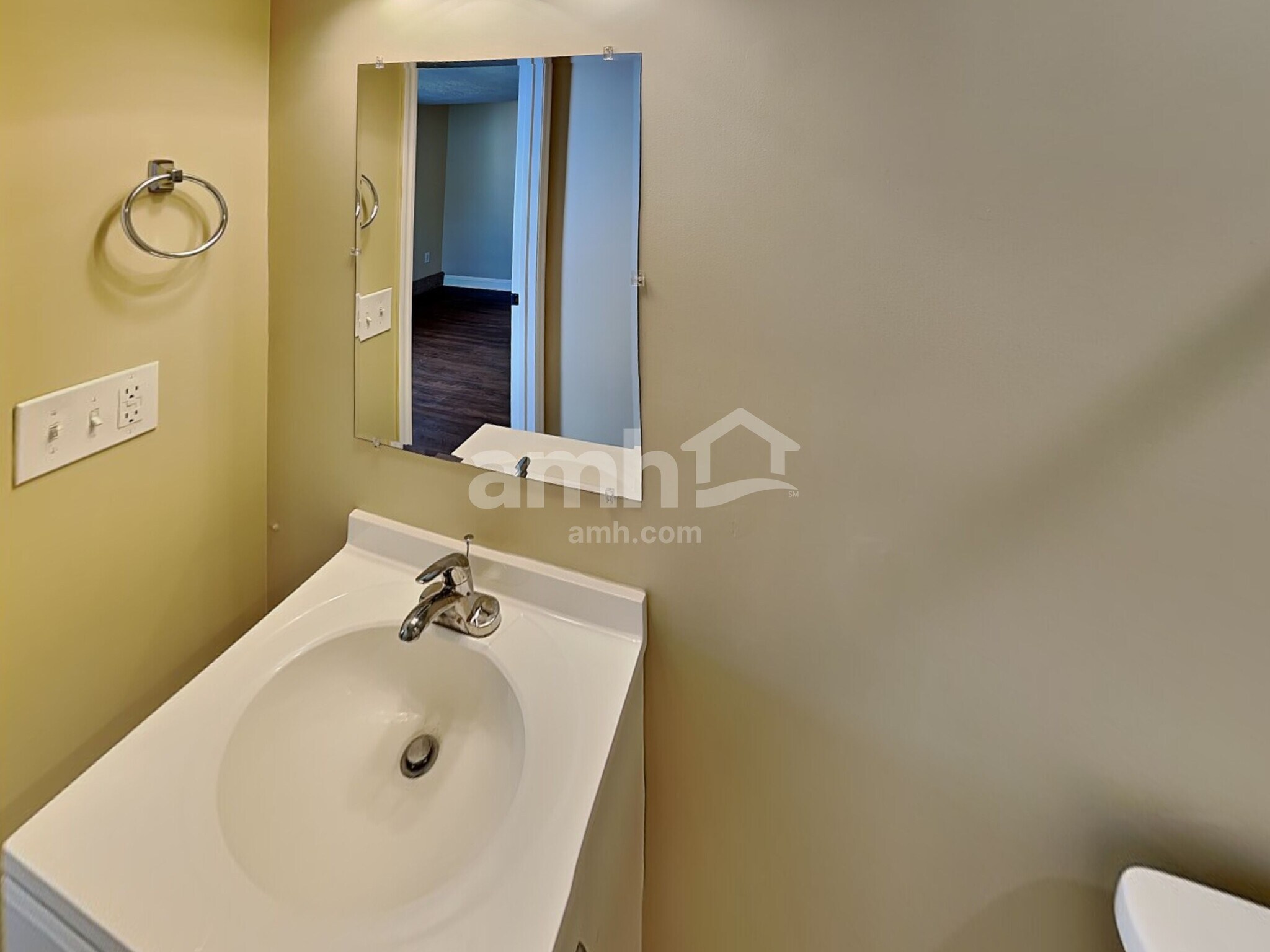 Building Photo - 1012 York Dr