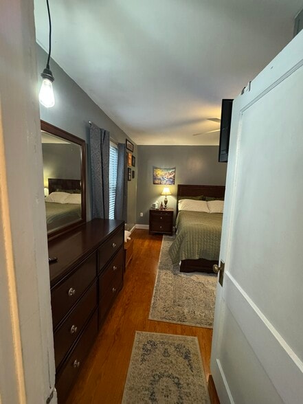 Master Bedroom - 2406 Highland Dr