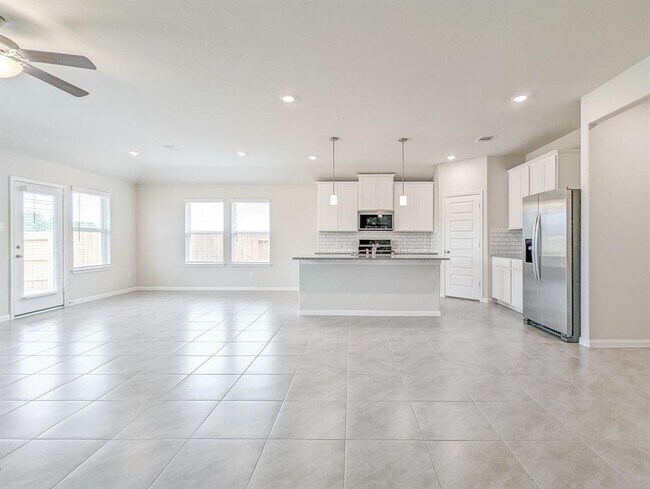 Building Photo - 2023 Stella Pne Dr