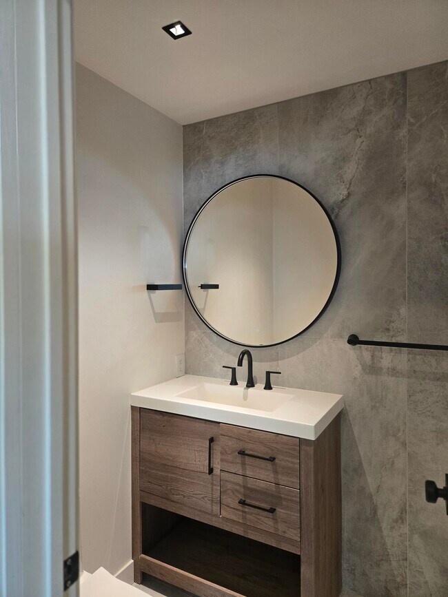 Building Photo - 503 2nd St