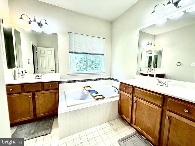 Building Photo - 43661 Evening Primrose Ct