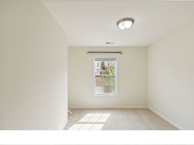 Building Photo - 1652 Coleville Oak Ln